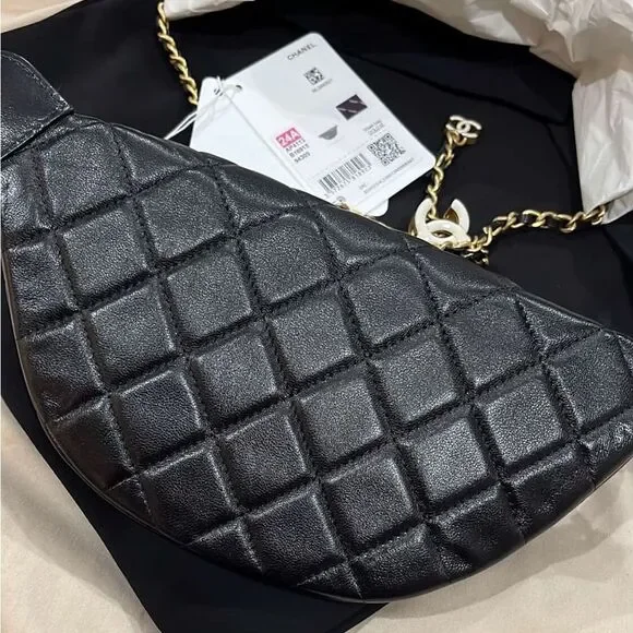 CHANEL Black Quilted Crossbody Bag - Picture 5 of 11